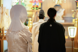 おふたりだけでも、家族一緒でも！厳かな神社の結婚式と境内撮影♡