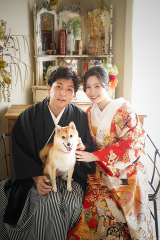 ワンちゃんも一緒に和装で記念撮影♪ 暑い夏でもスタジオ撮影なら安心です