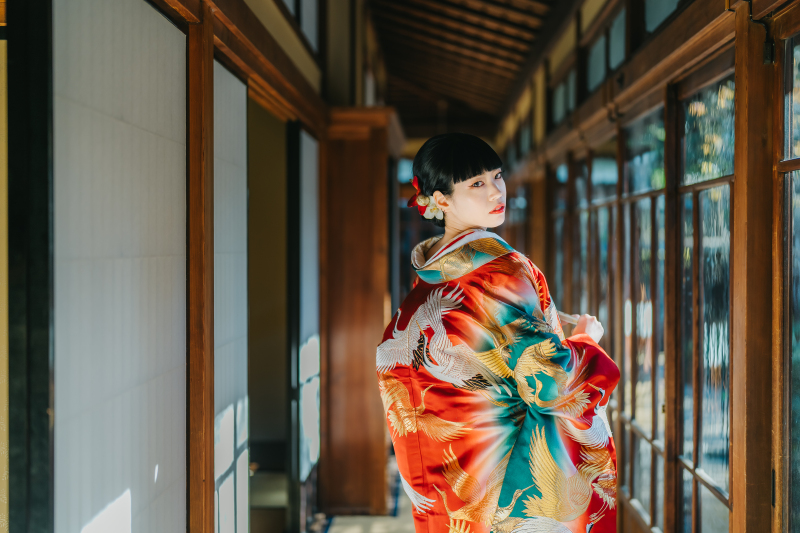 色打掛と白無垢、どちらを選ぶ?後悔しないための和装フォトウェディングの選び方