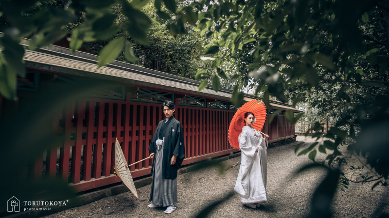 神社の境内で和装フォト＊