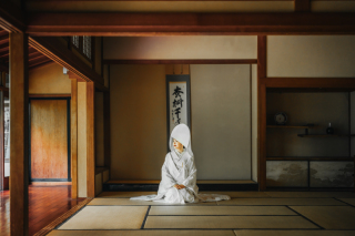 色打掛と白無垢、どちらを選ぶ？後悔しないための和装フォトウェディングの選び方