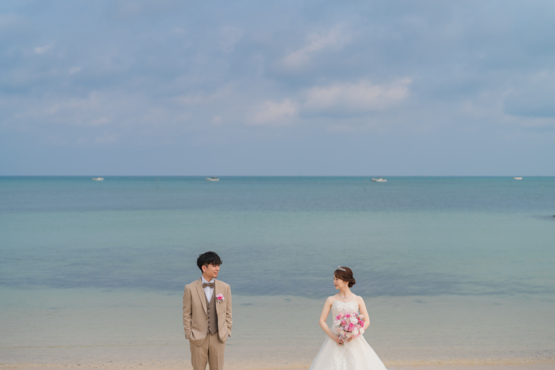 沖縄の自然と笑顔に包まれたウエディングフォト