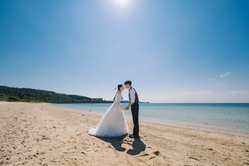 青の洞窟だけじゃない！真栄田岬で叶える、ダイナミック＆神秘的な「崖＋ビーチ」