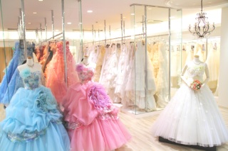 上質で種類豊富なドレスが自慢!