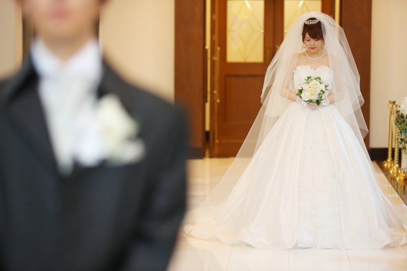 教会でのロケフォトが圧倒的な人気！壁一面に広がるステンドグラスは圧巻です☆