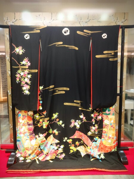 衣裳室より引き振袖のご紹介です
