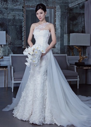 衣裳室よりドレスのご紹介です