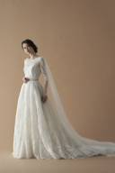 衣裳室よりドレスのご紹介です