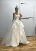 衣裳室よりドレスのご紹介です