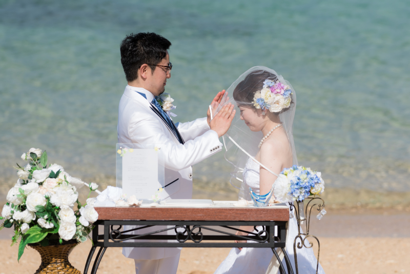 砂浜の結婚式