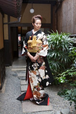 和装ウェディングは引き振袖で差をつけよう!