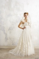 注目のエンパイアラインドレス♡花嫁から人気を集めるそのワケとは?