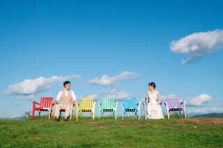 季節ごとに色とりどりの草花が咲き誇るイングリッシュガーデンでウェディングフォト