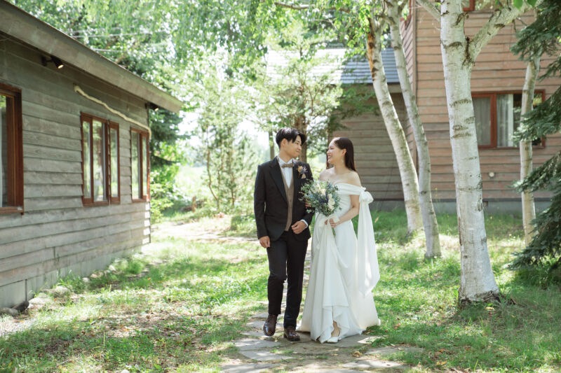 チャペルで残す人前式風なウェディングフォト