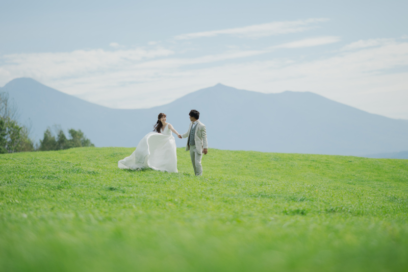 北海道の大自然で叶える、とっておきの結婚写真を