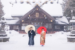和装も洋装も✨真っ白に降り積もる雪景色の中でウェディングフォト✨