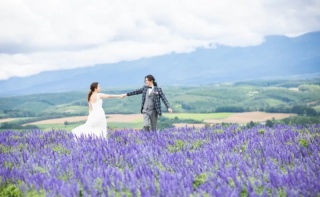 富良野ならではの景色！8月はお花畑での撮影がオス スメです✨