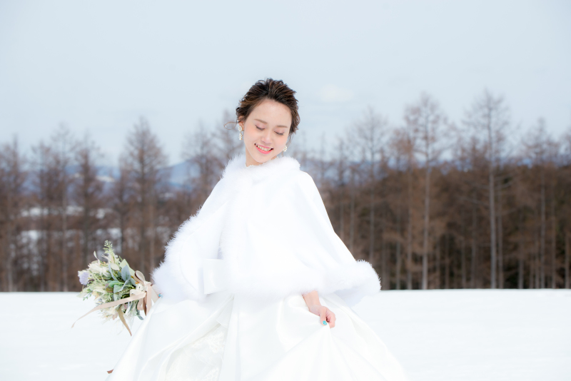 北海道の大雪山系を望む、雪原でのロケーションフォト「SNOW　WEDDING」