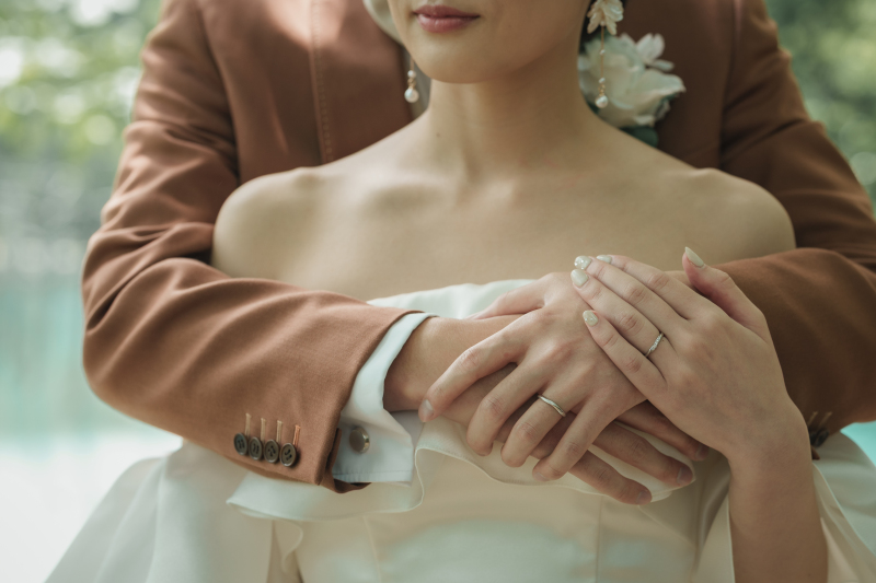 フォトウェディングで「指輪」と一緒に残す