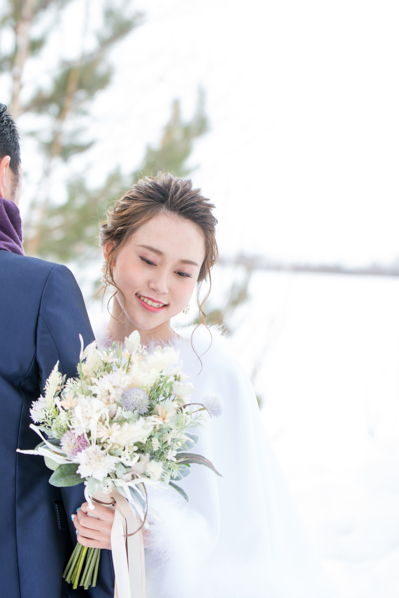 北海道の大雪山系を望む、雪原でのロケーションフォト「SNOW　WEDDING」