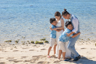 大好きな『家族』と一緒に残す、沖縄フォトウェディング ♡