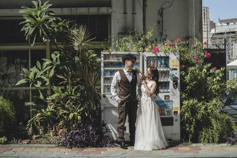 沖縄の街並みでフォトウェディング･:*+.日曜日のご予約で素敵なプレゼント！！