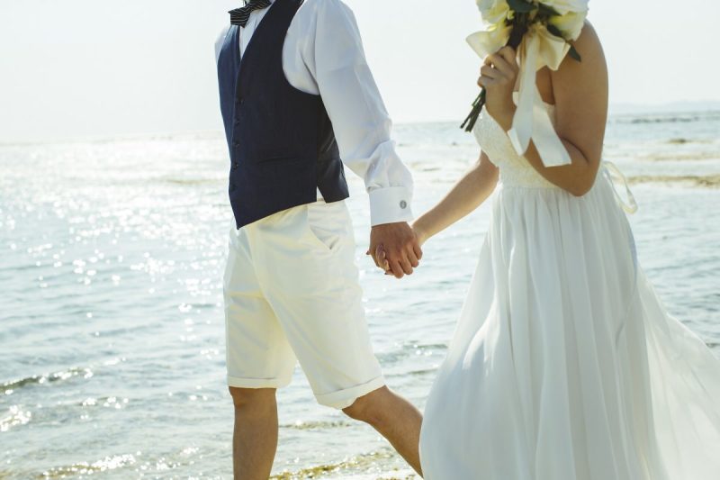 どっちがお得!?「結婚式会場での前撮り」と「沖縄でのロケーションフォト」