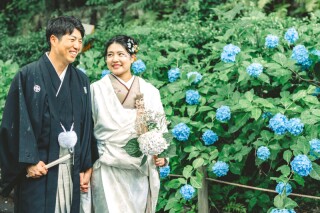 季節の花と撮れるのがロケフォトのいいところ（暑いけど笑）
