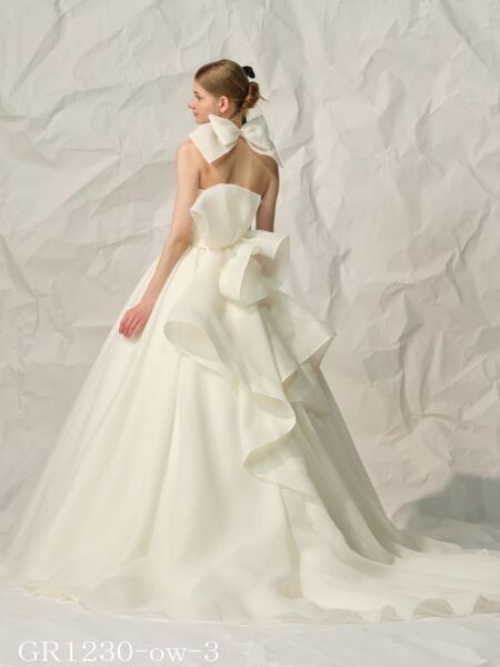 新作衣装入荷いたしました♪