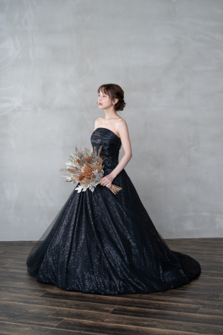 人気のブラックカラードレス入荷!