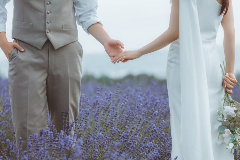 【旭川・富良野】憧れのラベンダー畑で叶えるウェディングフォト♡お得に準備を！