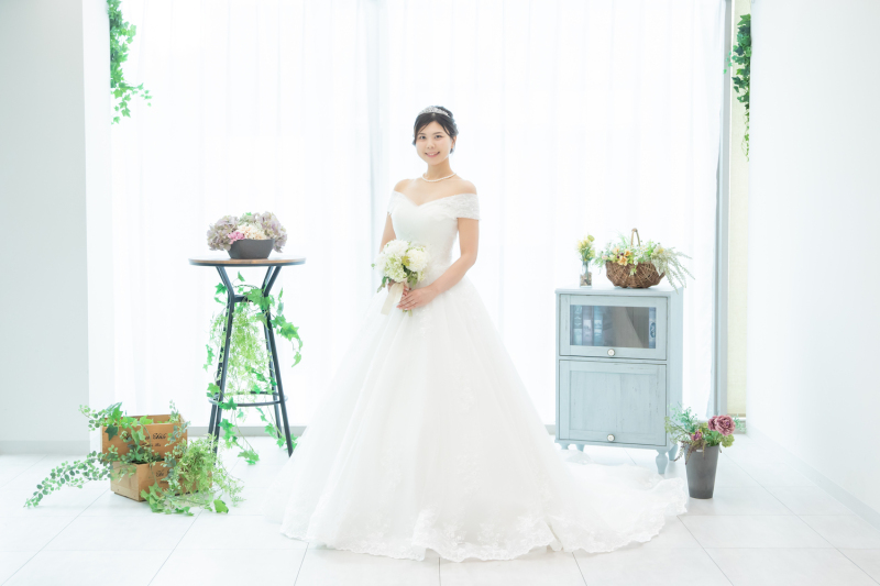 ウェディングドレス姿を美しく見せる！　花嫁の「基本の姿勢」とは