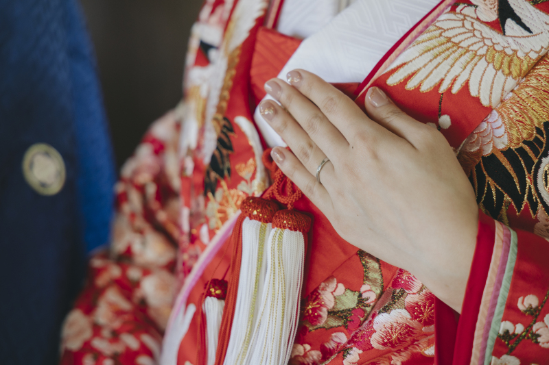 フォトウェディングなら春の河川敷がおすすめ！　桜風景を堪能しよう