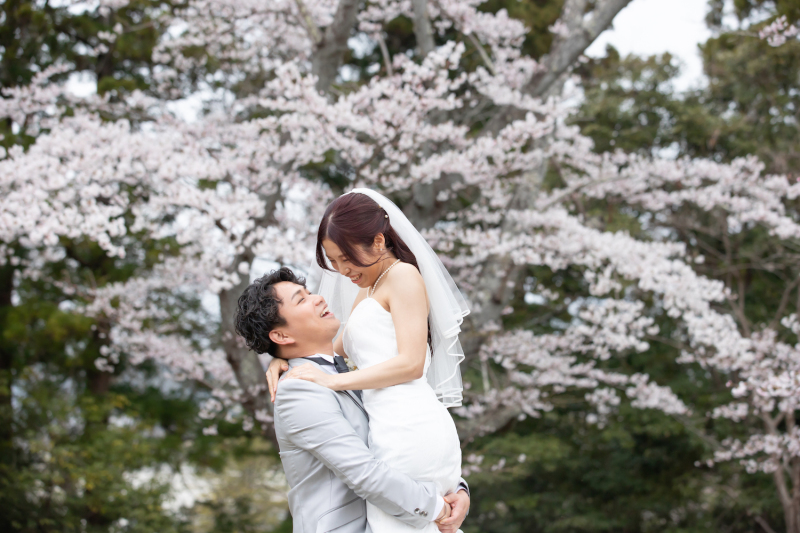 まるでプリンセス気分！　前撮りの&ldquo;抱っこショット&rdquo;が可愛いすぎ！