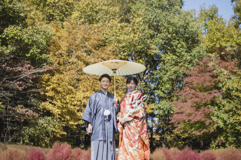 みちのく杜の湖畔公園で紅葉フォトウェディング!