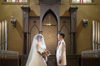 前撮りなら安心！　憧れのチャペルウェディングを美しい写真に残そう