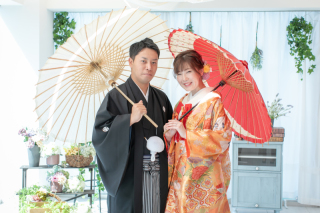 紅葉シーズンでの前撮りで選びたい！　秋色に調和する和装の色打掛