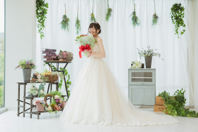 ウェディングドレス姿を美しく見せる! 花嫁の「基本の姿勢」とは