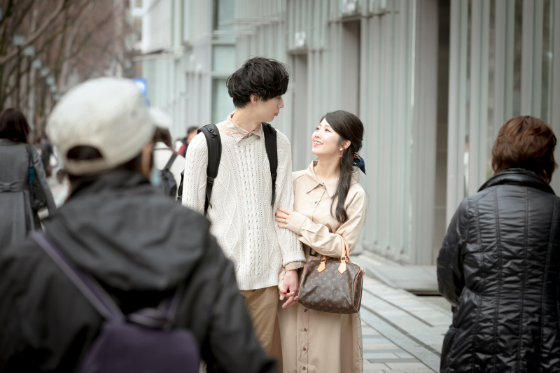 婚約中カップルに! 一生の宝物にしたいふたりの記念写真アイデア