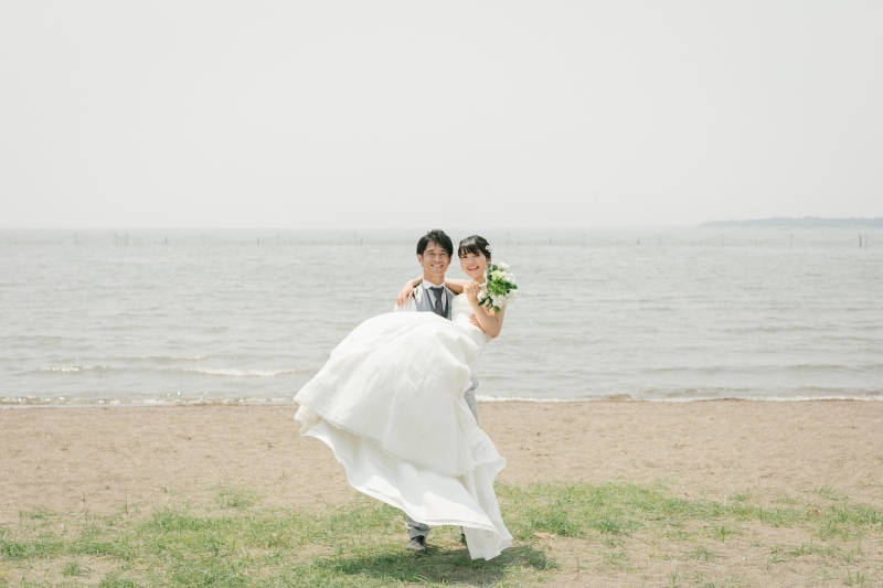 まるでプリンセス気分！　前撮りの&ldquo;抱っこショット&rdquo;が可愛いすぎ！