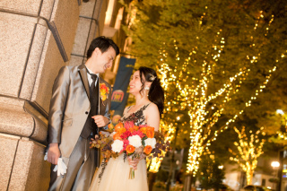 イルミネーションをバックに♪