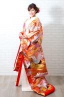 ドレスも打掛も、店内どの衣装を選んでも追加料金なし♪