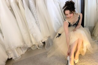 貸切スタジオでソロウェディングもOK☆店内どれでもお好きなドレスを、、、♡