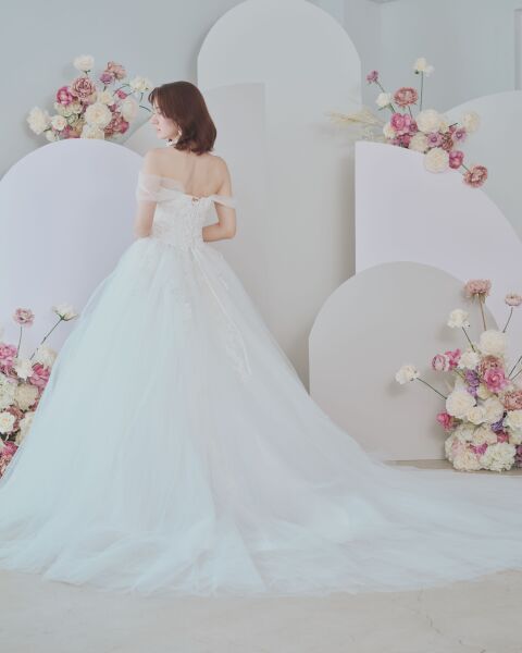 輝きが散りばめられたドレス【Ratna -ラトナ-】