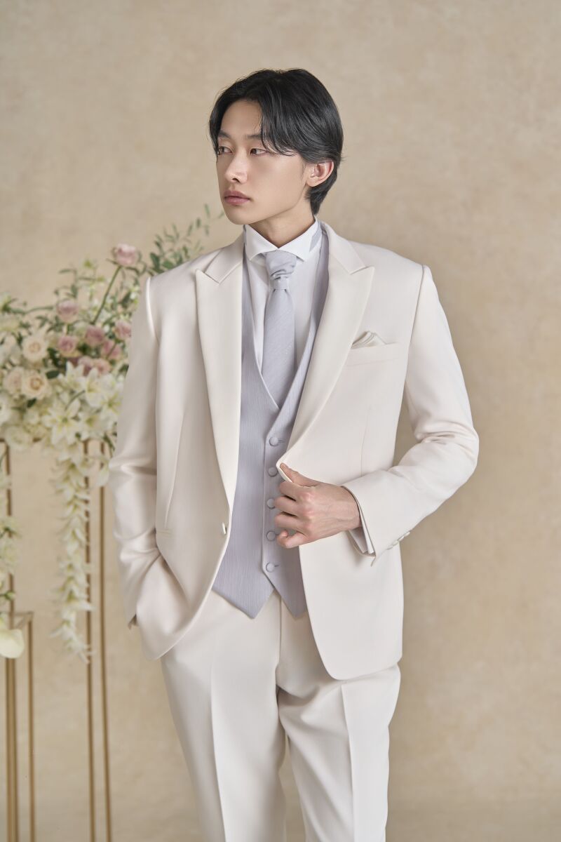 エレガンスが際立つフォーマルタキシード【Fresco-フレスコ-】