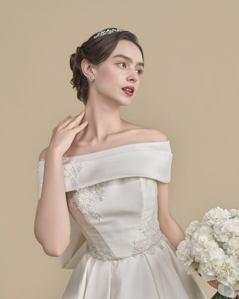 ティアラで叶える憧れのウエディングフォト♪