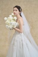 レースが彩るエレガントな一着【Hélène-エレーヌ-】