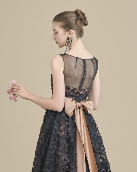 モード感ある、ブラックドレス♪