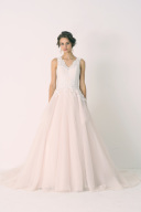 新作ウェディングドレスのご紹介