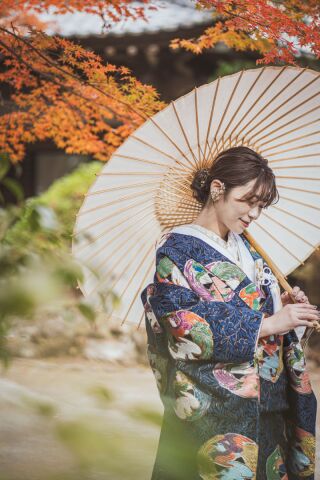 色づく紅葉の寺院でメモリアルショット【鎌倉】